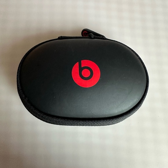 Beats Powerbeats2 Wireless Earphones – AS-IS - Picture 5 of 5